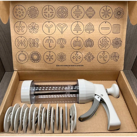 The Pampered Chef 1525 Cookie Press w/ 16-Piece Discs Complete Set - Picture 2 of 6